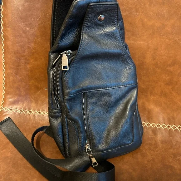 Black Leather crossbody Sling Bag unisex genuine leather black - Picture 2 of 6